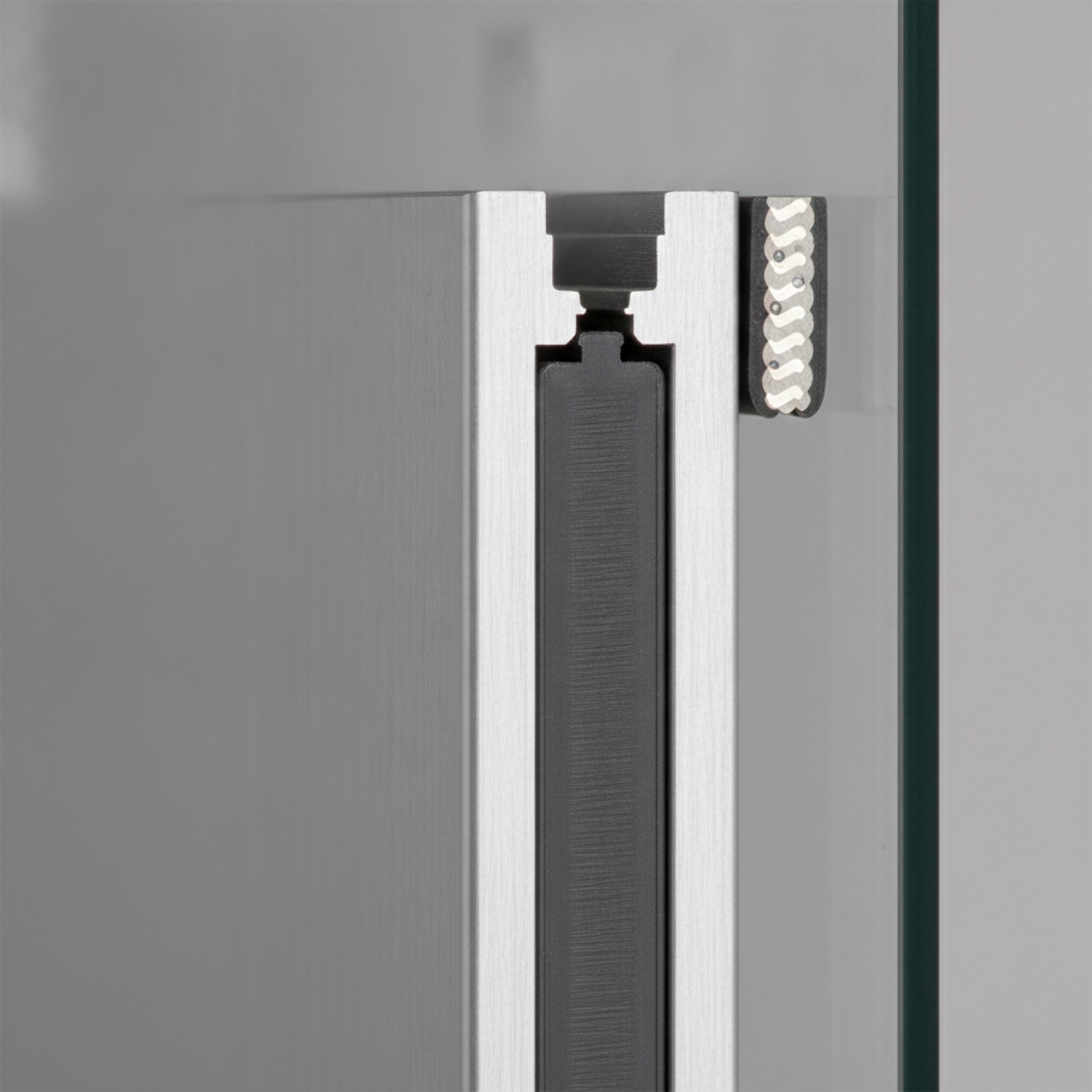 Cross-section of an aluminum mullion showing the polymer thermal break separating interior and exterior framing