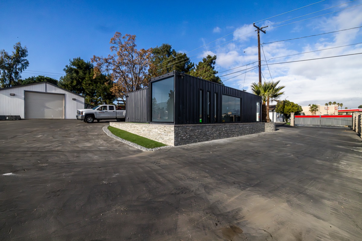 Four Elements Custom Container Office - Photo 4