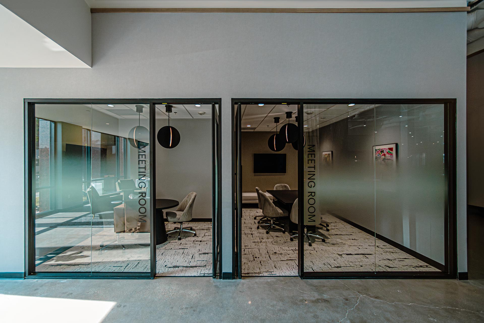 Wilshire Courtyard - Photo 3