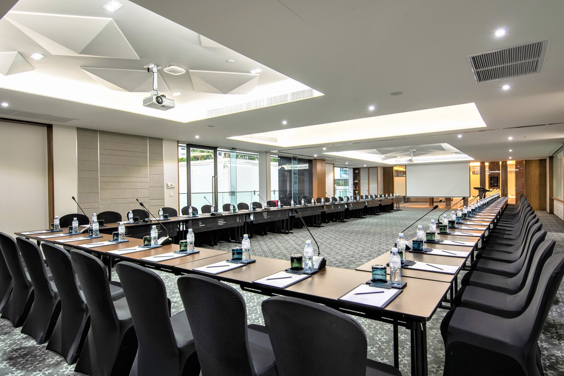 Toplantılarınız, Konforunuz, Profesyonelliğiniz: Önemli Olana Odaklanın