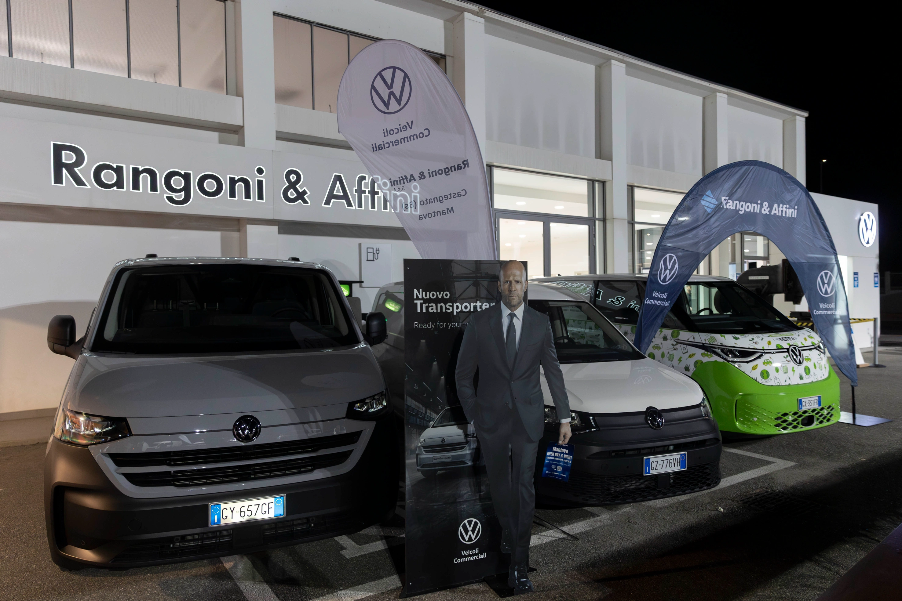 Volkswagen Commercial Vehicles in esposizione presso la concessionaria Rangoni & Affini.