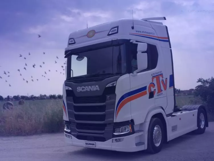 Il veicolo Scania acquistato da CTV autotrasporti con logo azienda su livrea