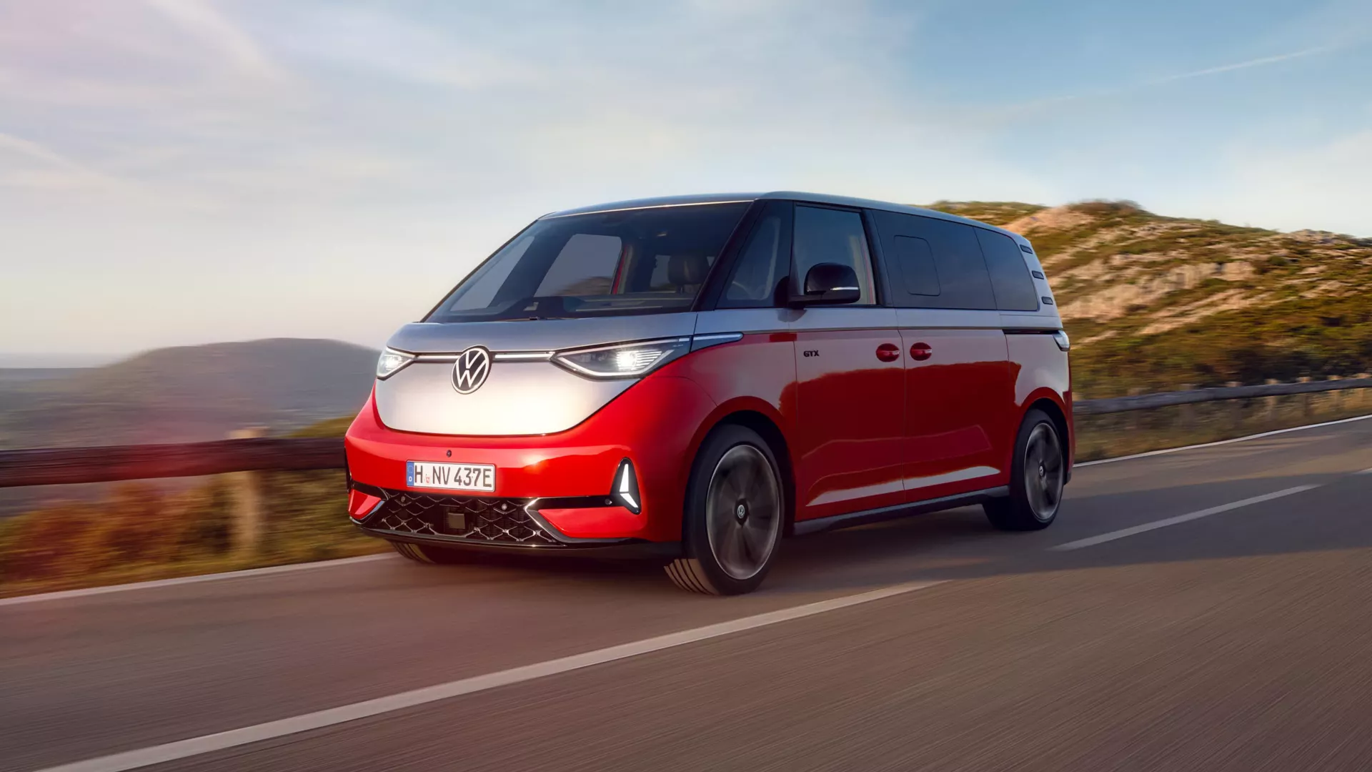 VW ID. Buzz GTX: Eleganza elettrica in movimento.