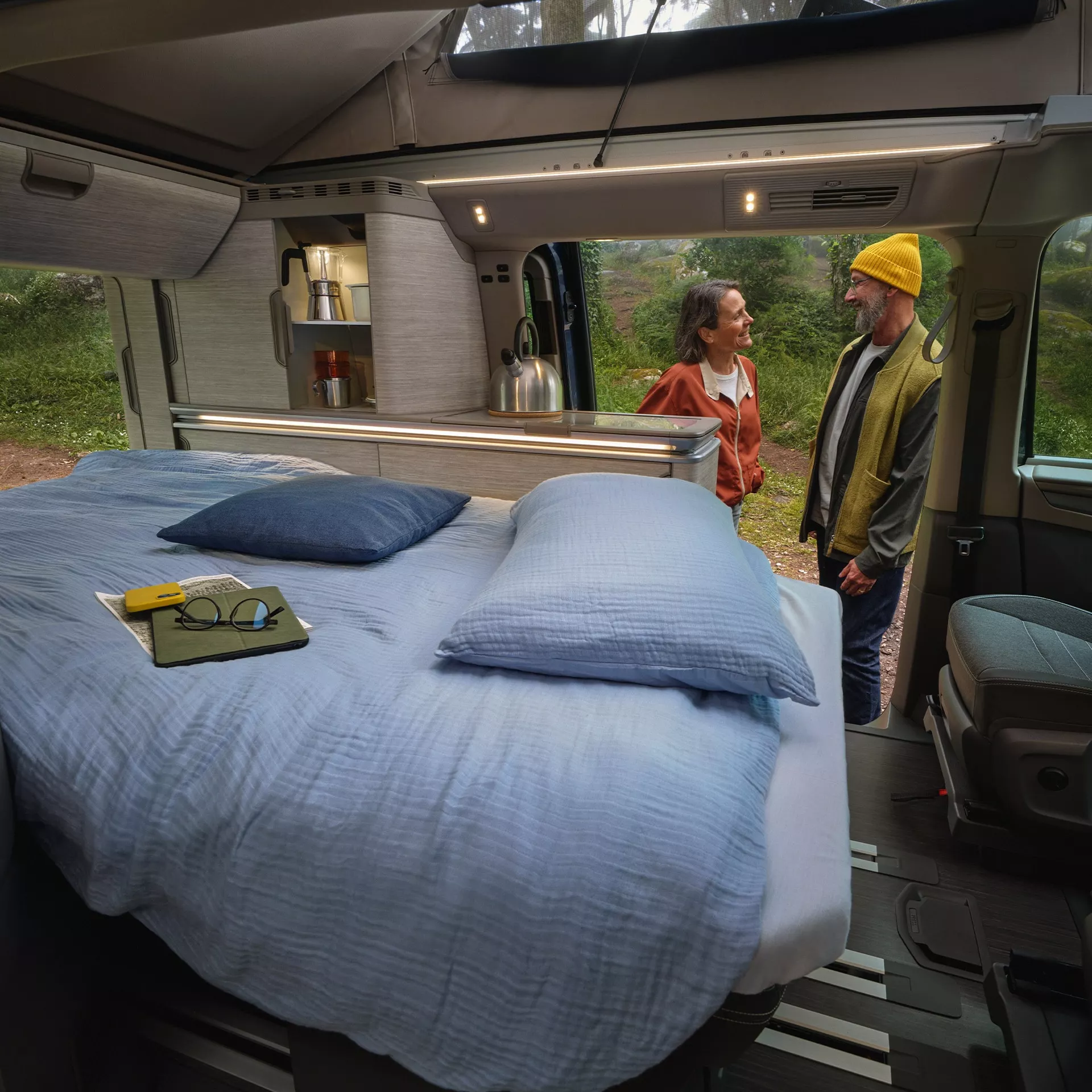 Un'accogliente camper conversion per l'avventura.