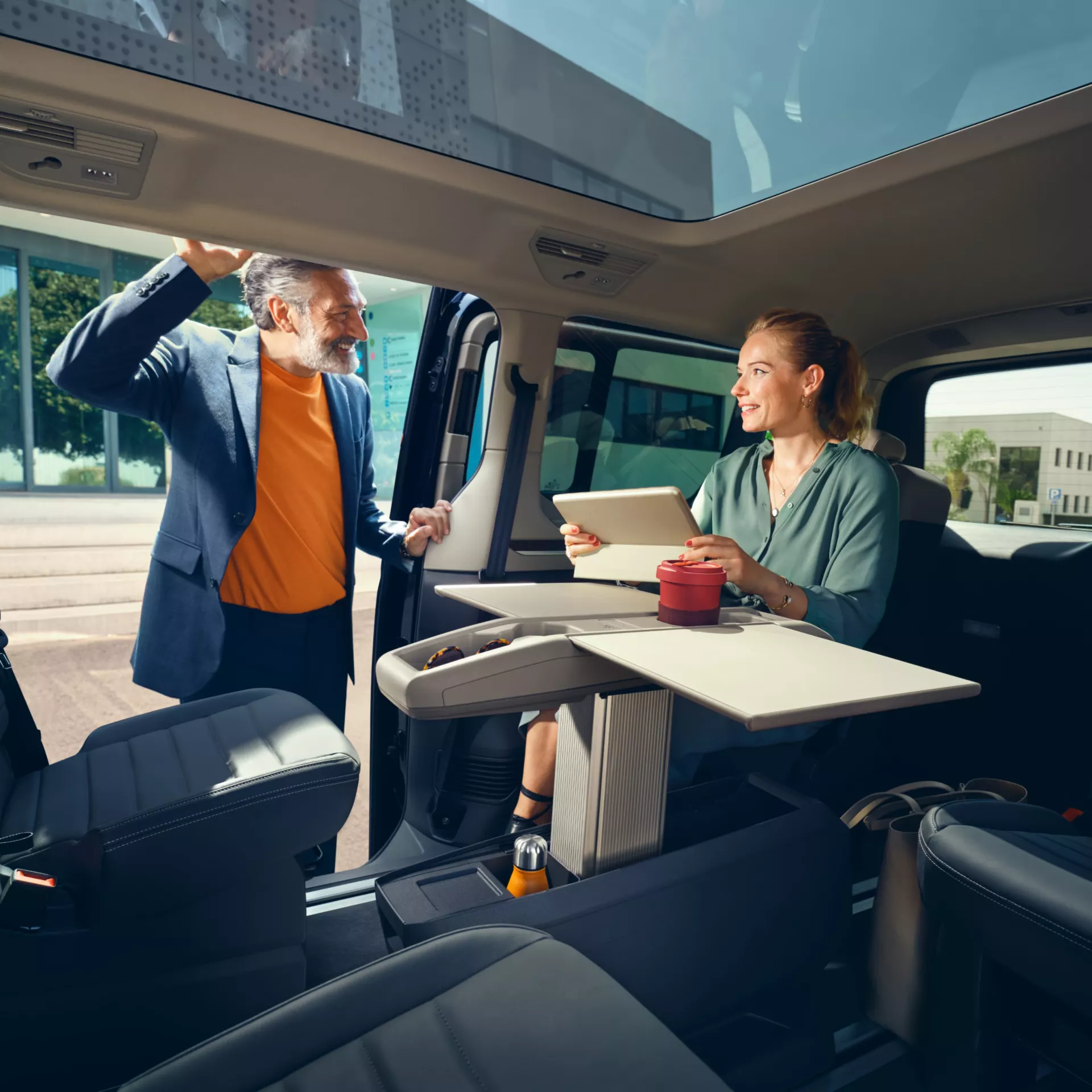 Lusso e comfort per i tuoi viaggi di lavoro. #VW #Multivan