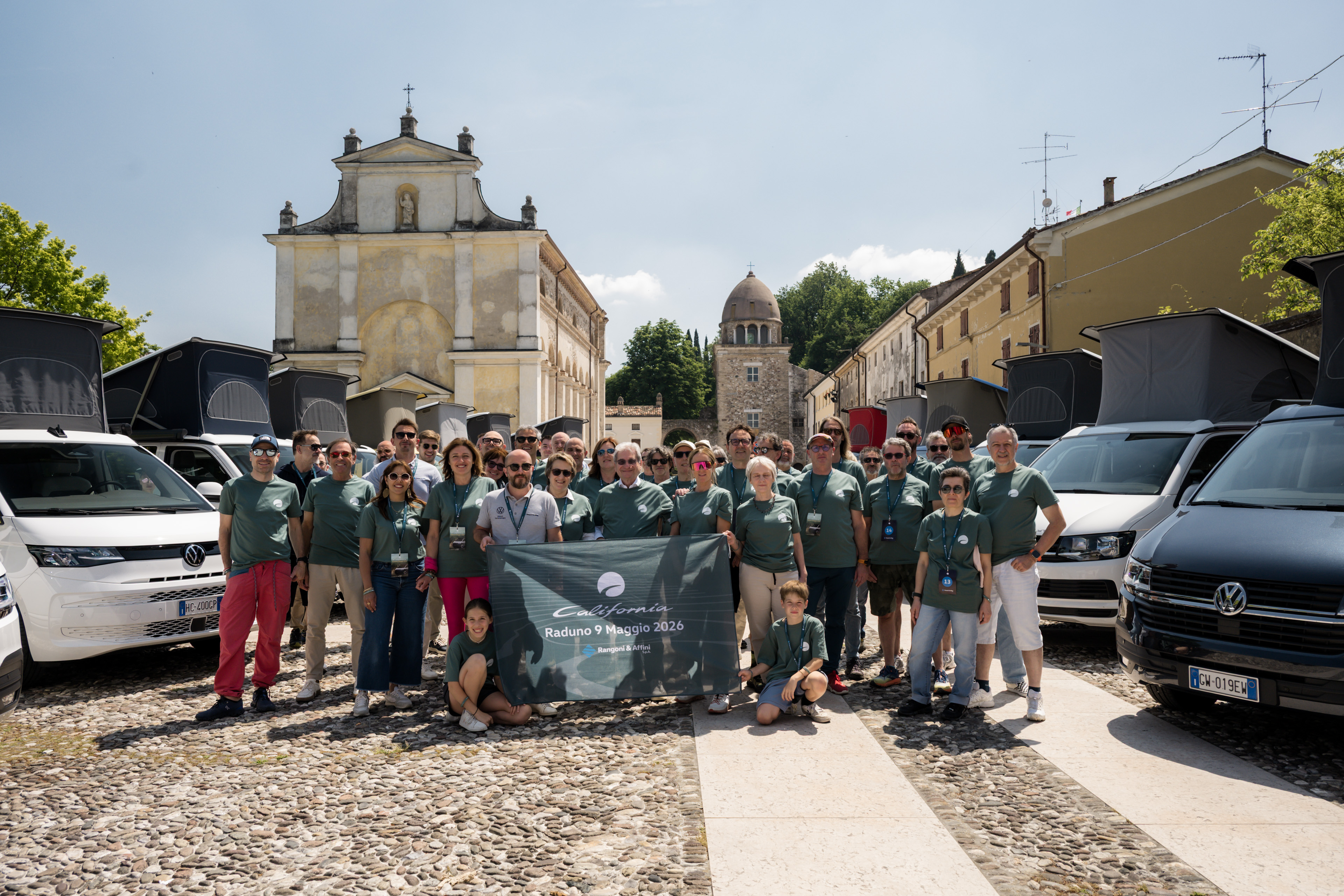 foto-gruppo-solferino.jpg Chiosco Dei Mulini dall'alto: acque turchesi, ponti e verde rigoglioso.