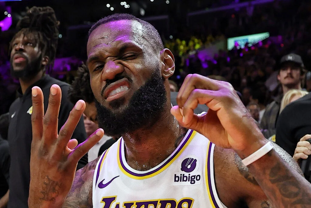 LeBron Reaches 40,000: Today in Sports History