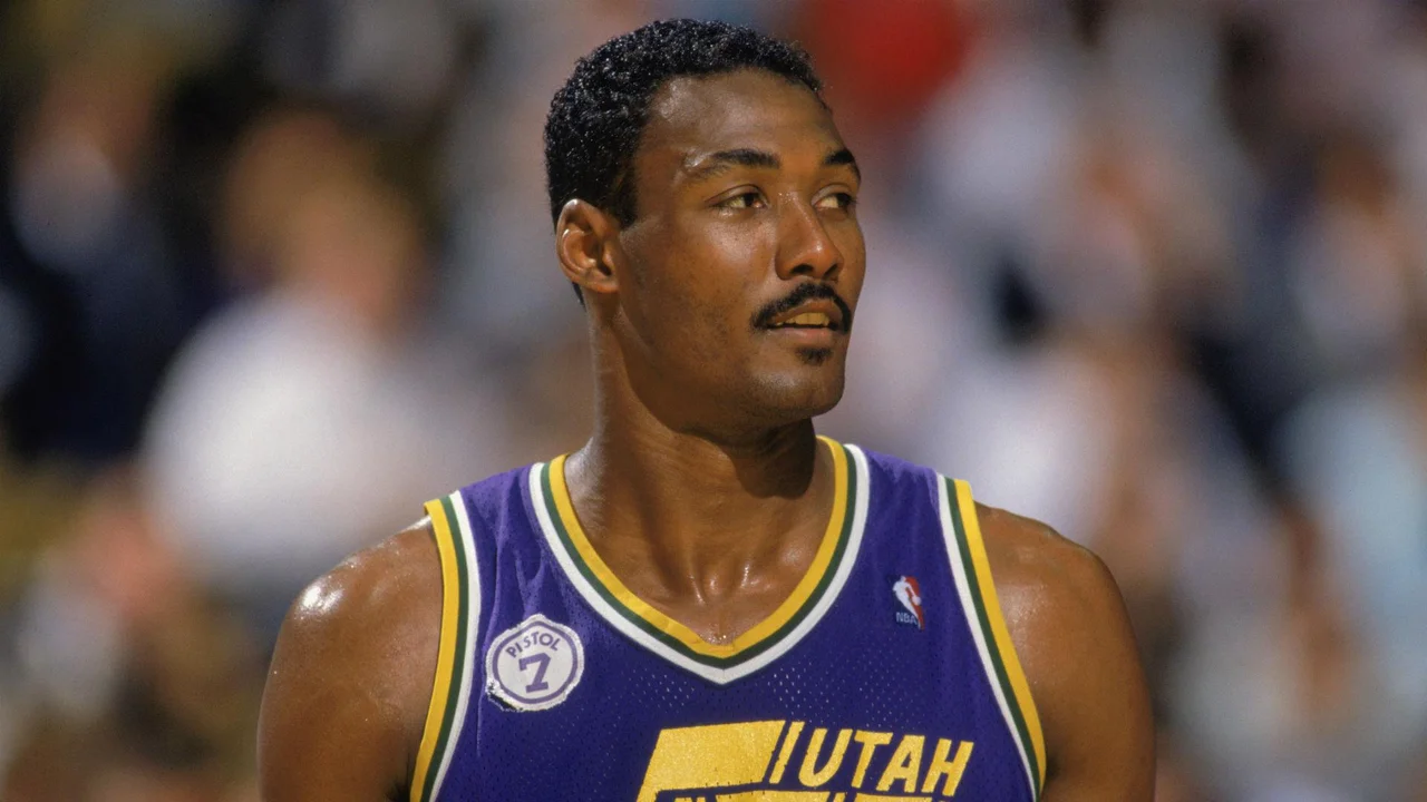 Karl Malone to the Jazz: Today in Sports History