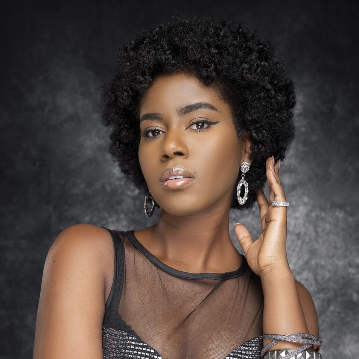 MzVee brand profile