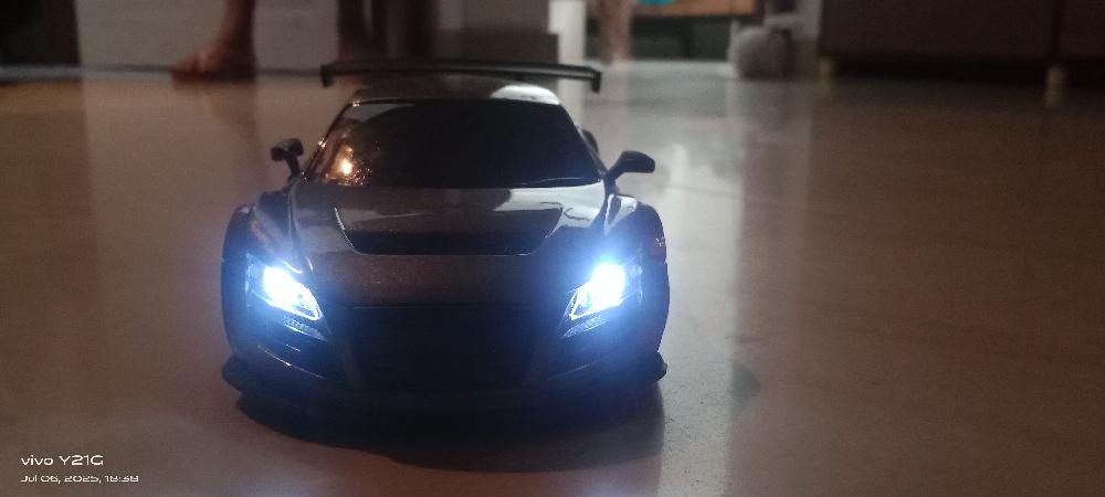audi 8 run photo