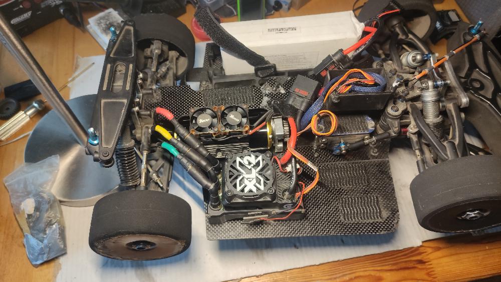 Thunder Tiger Eb4-S3 run photo