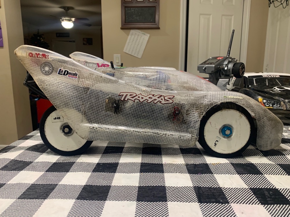 Traxxas Hoss 4x4 run photo