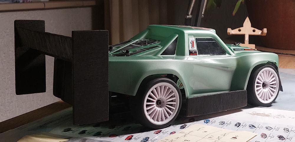 Latrax Limitrunner run photo