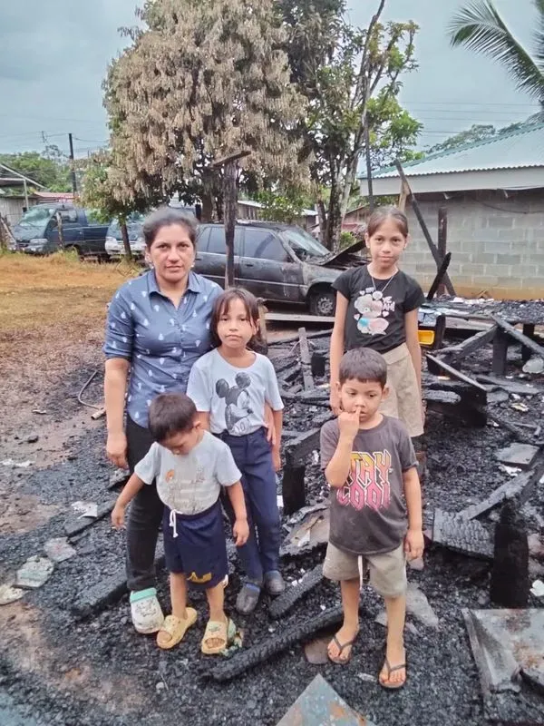 UNA FAMILIA LO PERDIÓ TODO TRAS INCENDIO Y AHORA NECESITA DE NUESTRA SOLIDARIDAD  📱COLABORE Y AYUDE A COMPARTIR PARA QUE MÁS PERSONAS SE ENTEREN.