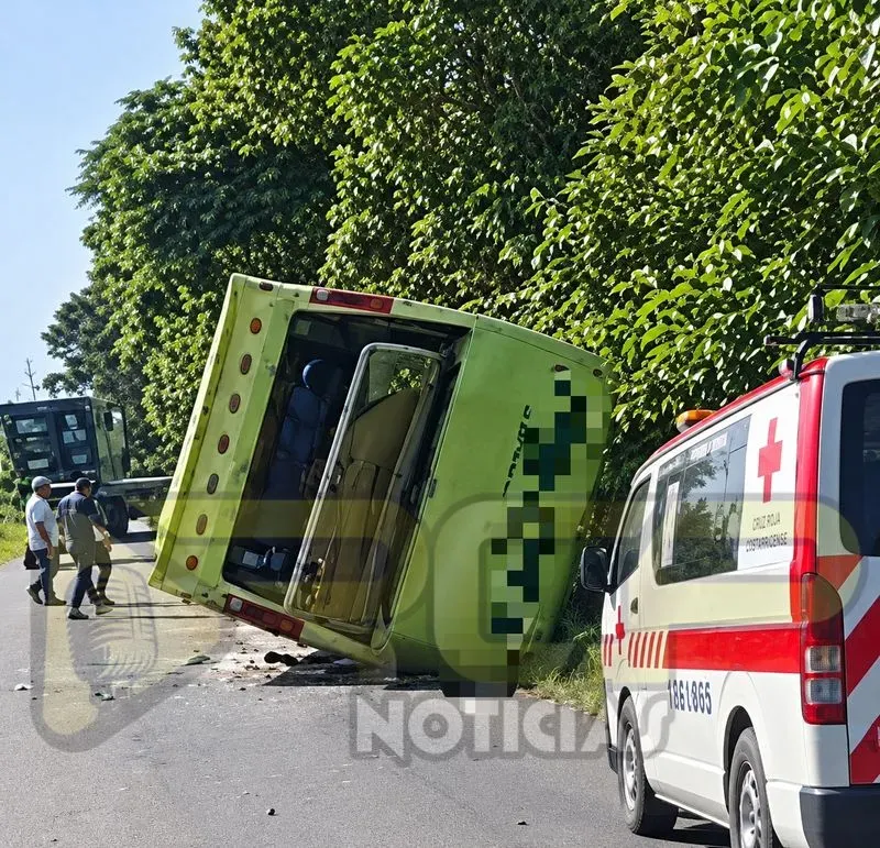 ÚLTIMA HORA | VUELCO DE AUTOBÚS EN LAS HORQUETAS DE SARAPIQUÍ