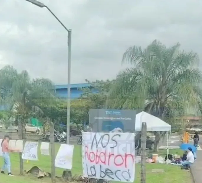 ESTUDIANTES DEL TEC MANTIENEN PROTESTAS POR RECORTES EN BECAS SOCIOECONÓMICAS
