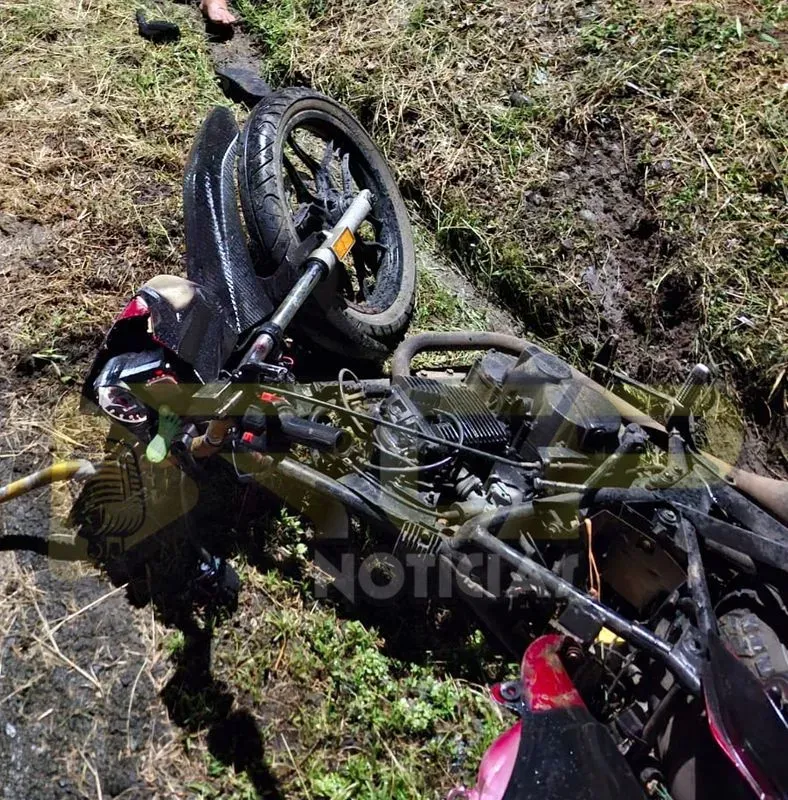 DOS HERIDOS GRAVES TRAS ACCIDENTE DE MOTOCICLETA EN LOS ÁNGELES DE LA FORTUNA