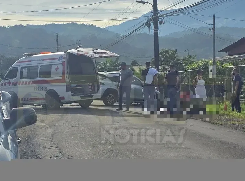 ATROPELLO DEJA DOS PERSONAS HERIDAS EN FLORENCIA DE SAN CARLOS