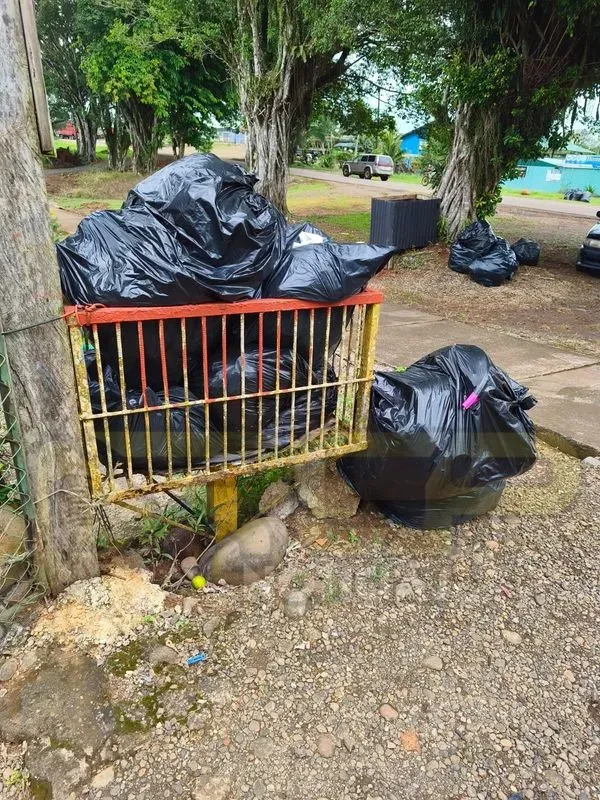 VECINOS DE LOS CHILES DENUNCIAN QUE MUNICIPALIDAD TIENE APROXIMADAMENTE 22 DÍAS SIN RECOLECCIÓN DE BASURA EN ESE CANTÓN