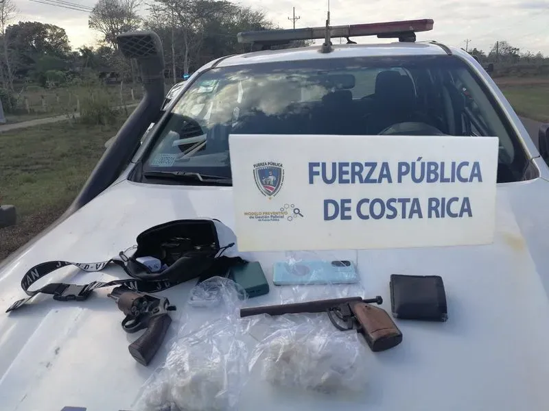 PAREJA DETENIDA CON DROGAS Y ARMAS EN LOS CHILES CUMPLIRÁ PRISIÓN PREVENTIVA

