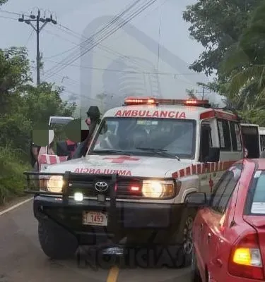 CONDUCTOR APARENTEMENTE ADMITIÓ A LA POLICÍA VENIR EN ESTADO ETÍLICO, EN TOTAL VIAJABAN 6 PERSONAS, 3 RESULTARON HERIDOS 