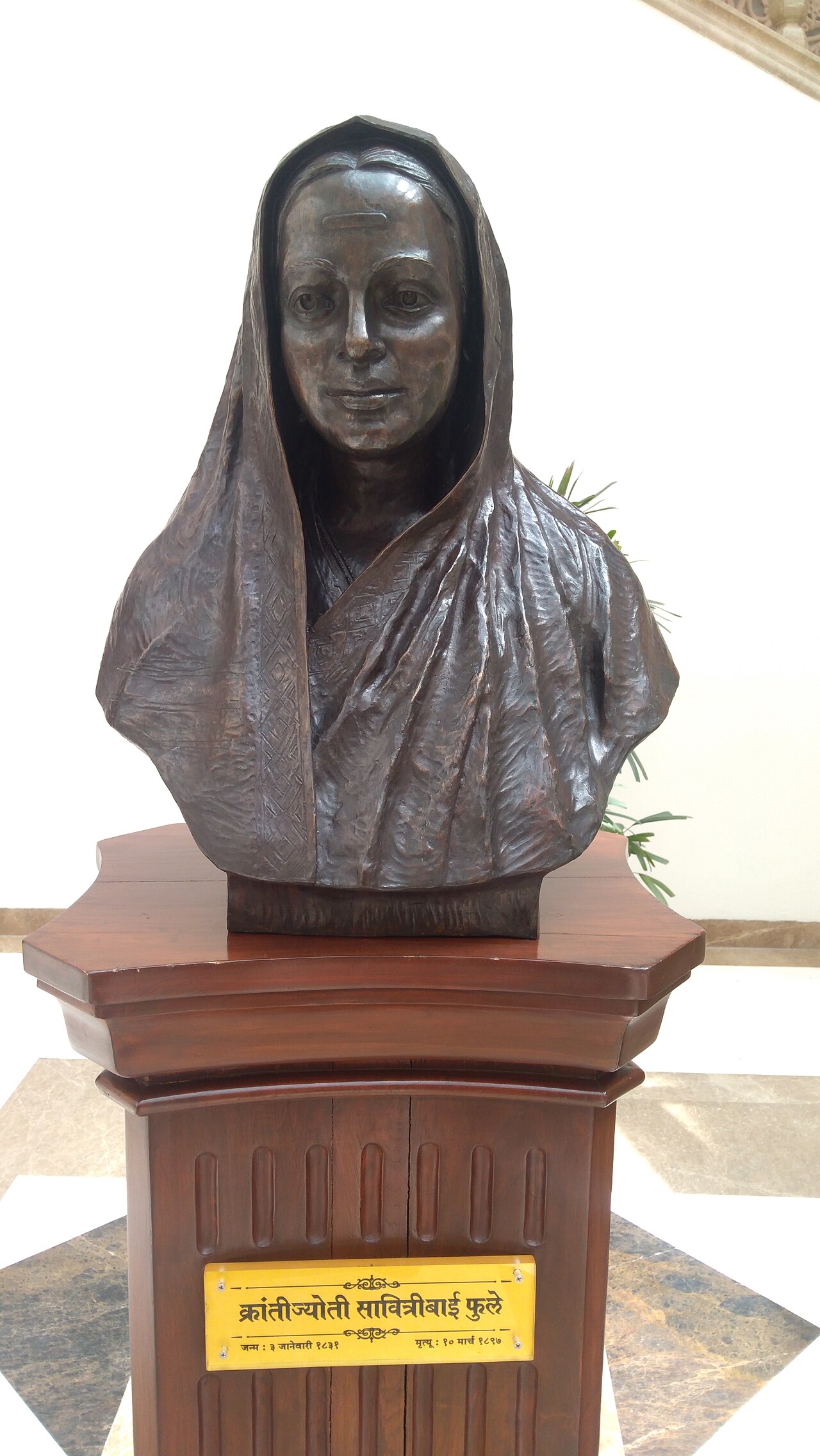 சாவித்திரிபாய் புலே: இந்தியாவின் முதல் பெண் ஆசிரியை / Savitribai Phule: Teacher of a Nation