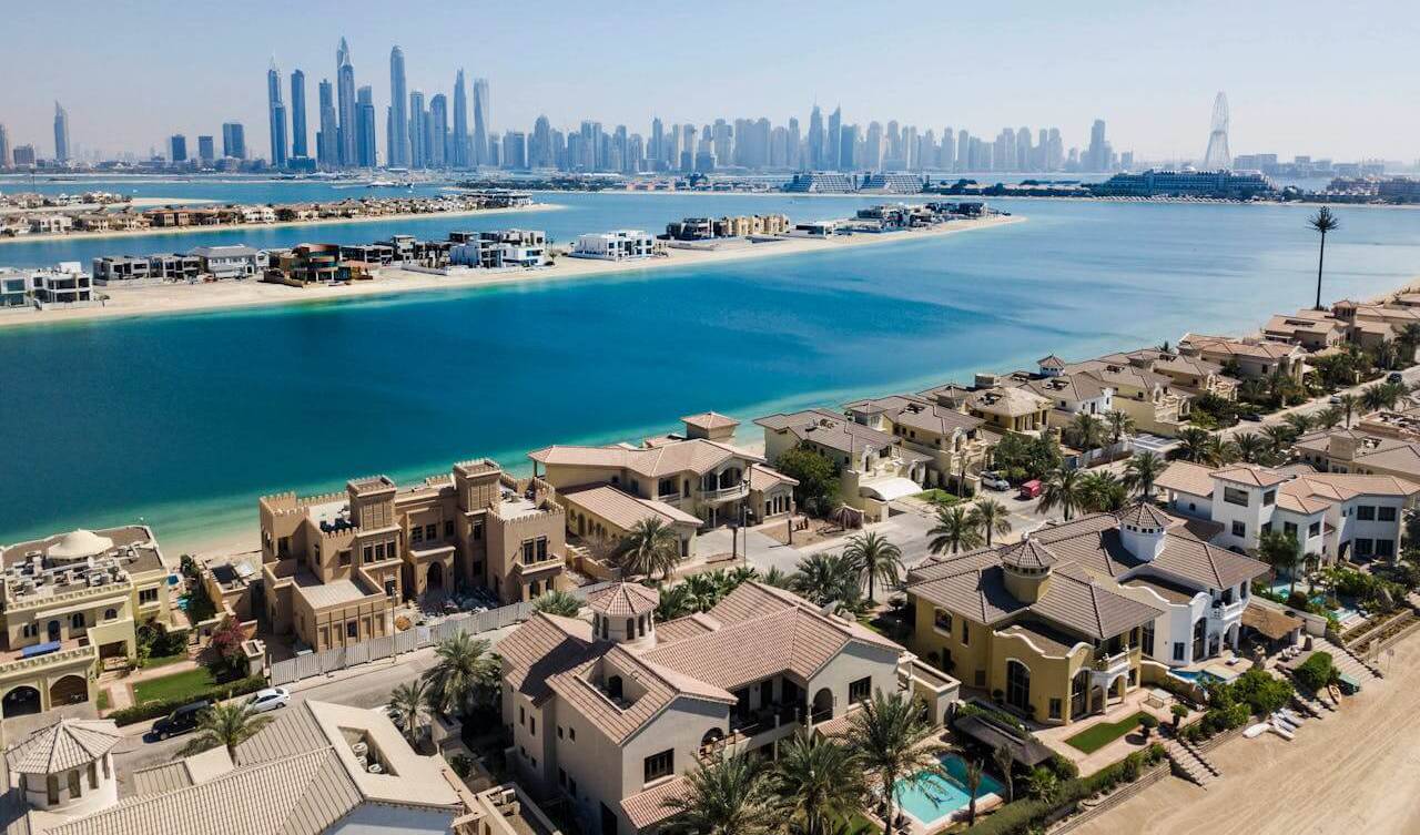 Investing in Real Estate in the UAE: Harnessing AI to Navigate the Dubai and Abu Dhabi Markets