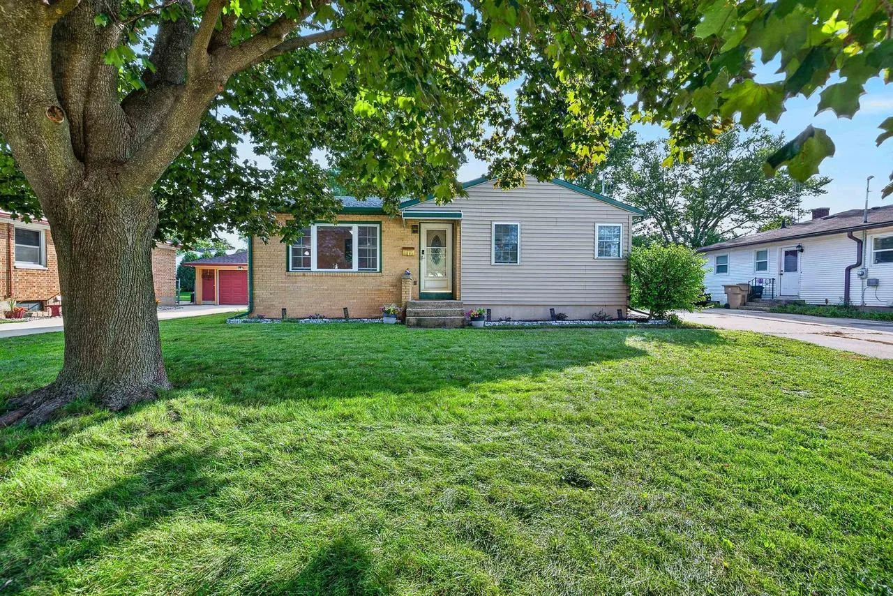 713 Powers Ave, Madison, WI 53714 — property photo 1