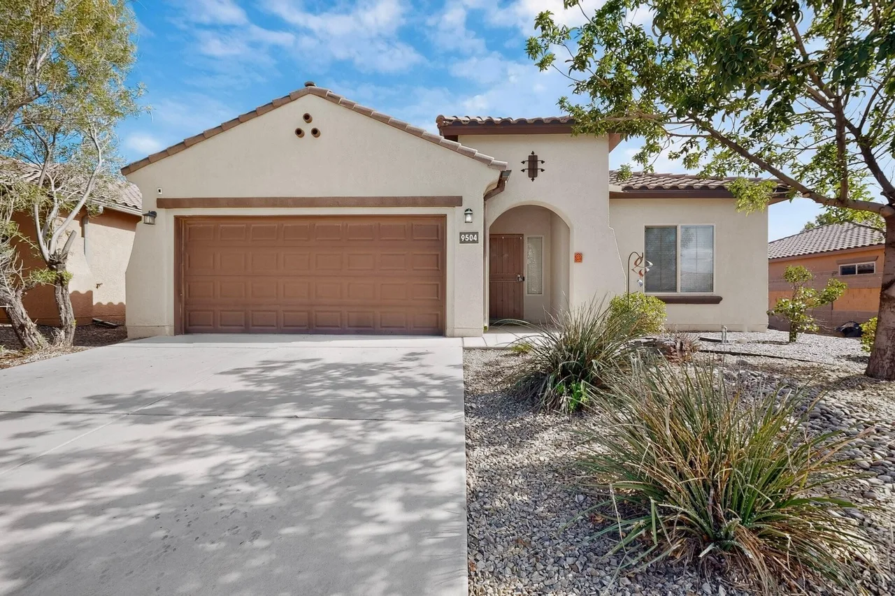 9504 Stone Ridge Dr NW, Albuquerque, NM 87114 — property photo 1
