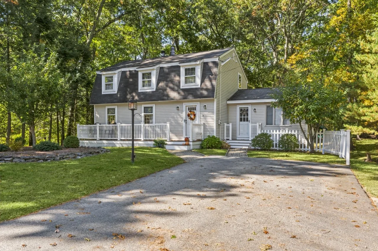 3 Travis Rd, Nashua, NH 03063 — property photo 1