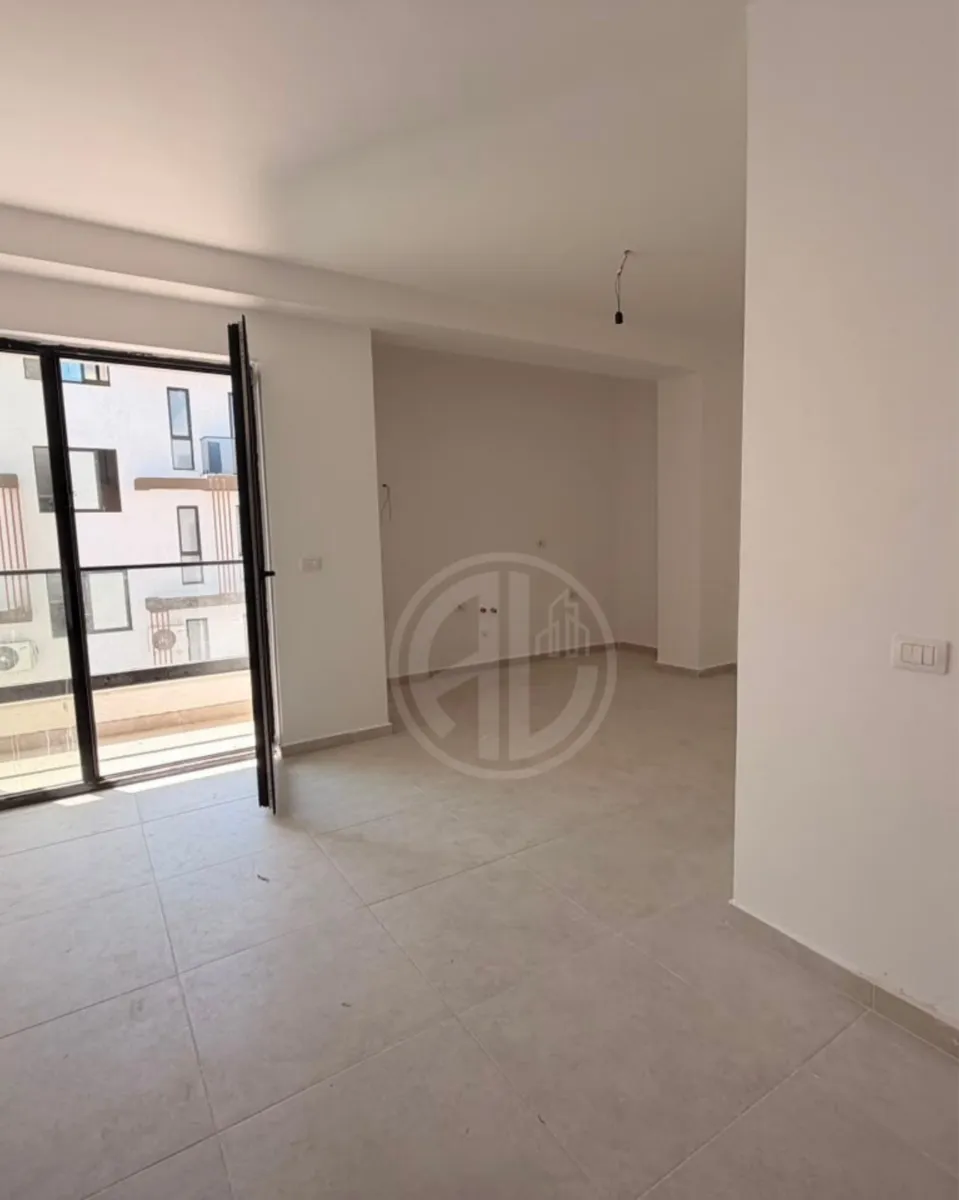 🏡 Garsoniere për Shitje – Mali i Robit,