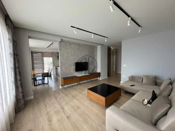 Apartament 2+1+2 me verande me pamje deti