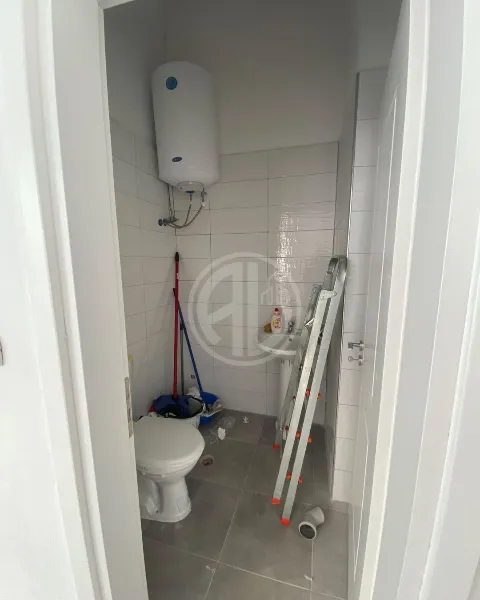 Jepet me qira ambient biznesi përballë shkollës “Dy Gjelat”