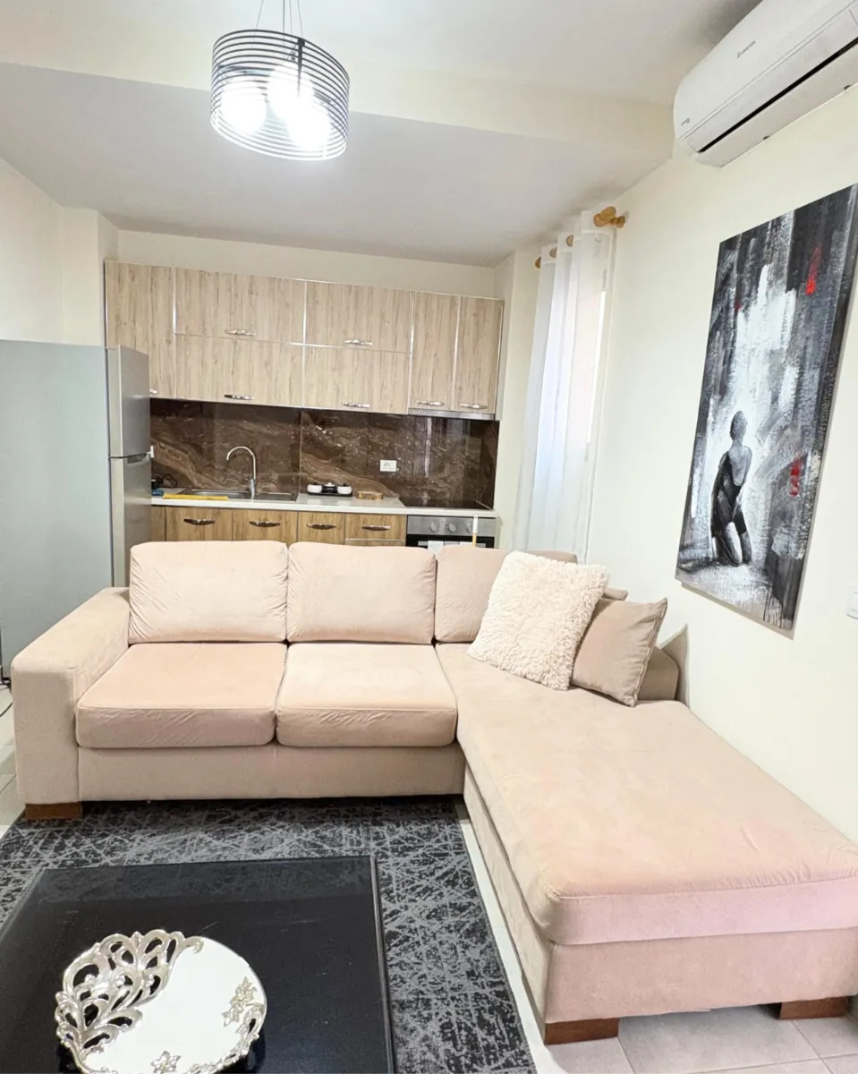 Jepet me qira apartament 1+1 pranë Shkollës “Nene Tereza” – Durrës