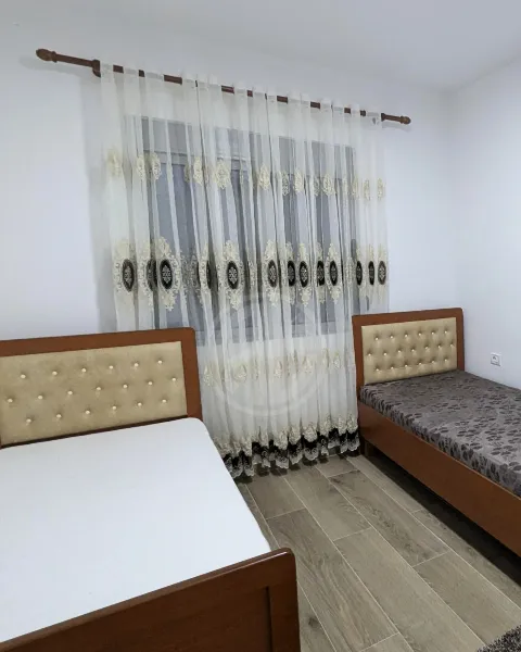 Per  për qira një apartament 2+1+2,  pranë Stacionit të Trenit, Durrës. - Image 3