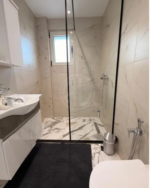 APARTAMENT 1+1 BALLKON -PËR QIRA 🏡 - Image 3