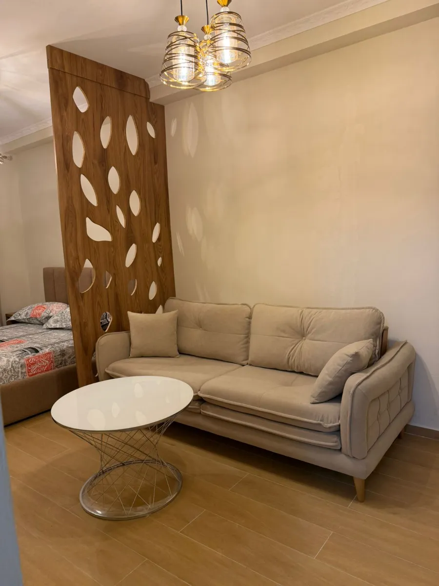  Garsoniere 30 m2 për shitje në zonën e Shkëmbit të Kavajës, prane Majestic
