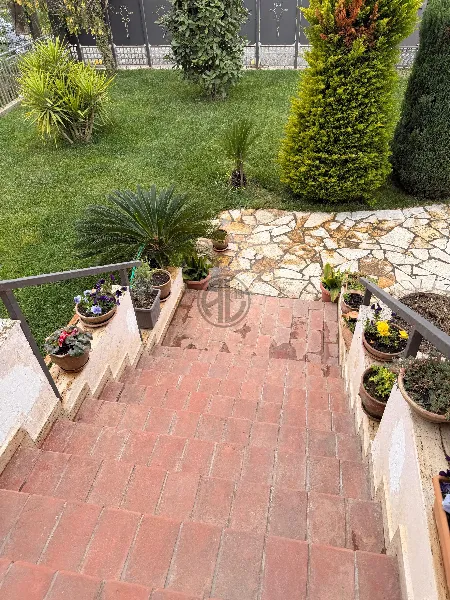 Shitet Vilë 3-Katëshe me 1533 m2 Truall  – Kavajë, Rruga Dytësore - Image 3