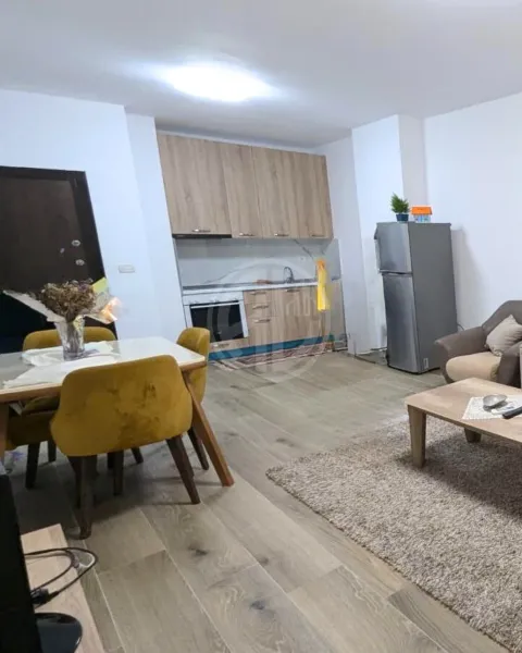 Per  për qira një apartament 2+1+2,  pranë Stacionit të Trenit, Durrës.