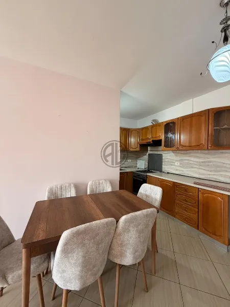 Apartament 2+1 per Qira tek lagja 6, prane kopshtit Sotir Noka - Image 3