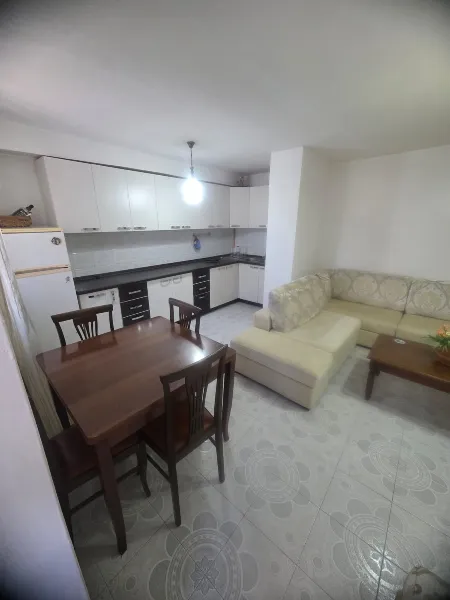 Apartament 1+1 me ballkon prane Spitalit Rajonal Durres - Image 2
