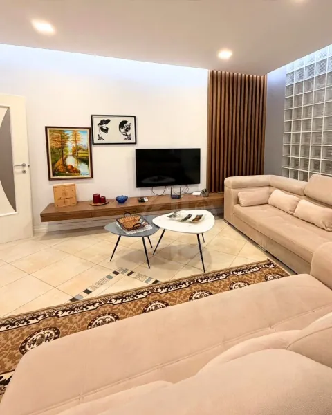 Jepet me qira apartament 2+1+2 –  pranë Pallatit të Sportit - Image 2