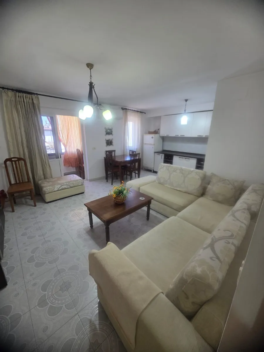 Apartament 1+1 me ballkon prane Spitalit Rajonal Durres