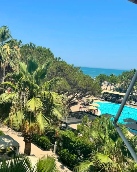 Apartament 2+1  me pamje deti dhe pishine  + Garazh  për Shitje – Qerret 