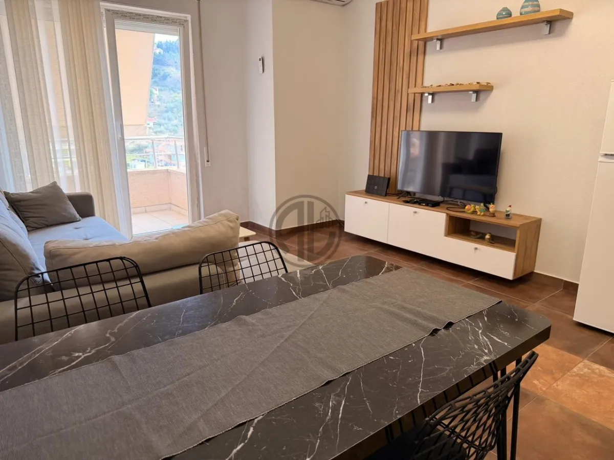 Apartament 1+1 për shitje – Shkëmbi i Kavajës, pranë Hotel Majestic