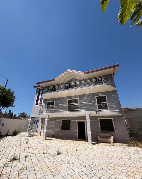 Vilë 3-Katëshe për Shitje në Arapaj -Pamje deti - Image 2