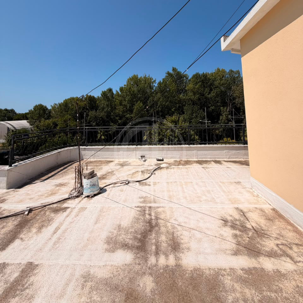 Hotel / Vilë 3-Katëshe për Shitje  - Image 2