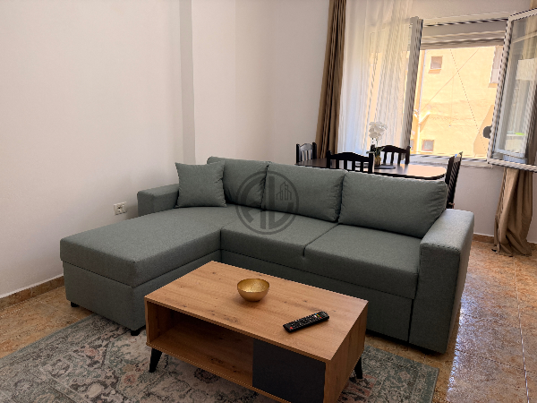 Shitet Apartament 1+1 në Plazh tek Rrota e Kuqe, Durrës