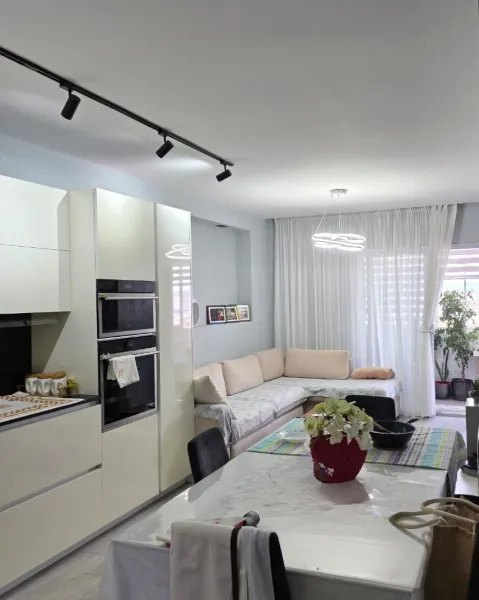 Shitet Apartament 2+1 – 90 m² – Pranë Spitalit, Durrës 