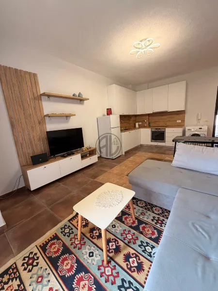 Apartament 1+1 për shitje – Shkëmbi i Kavajës, pranë Hotel Majestic - Video